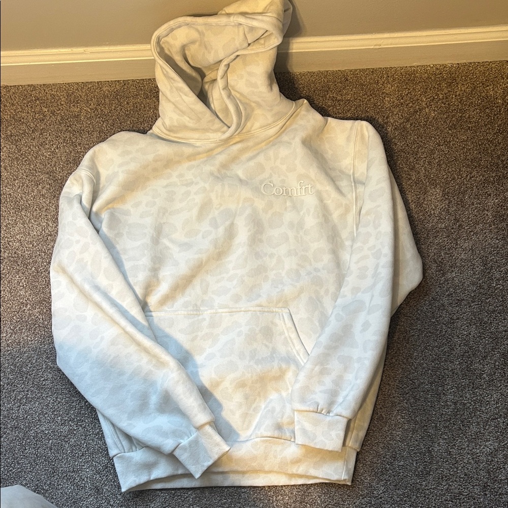 Comfrt snowleopard hoodie